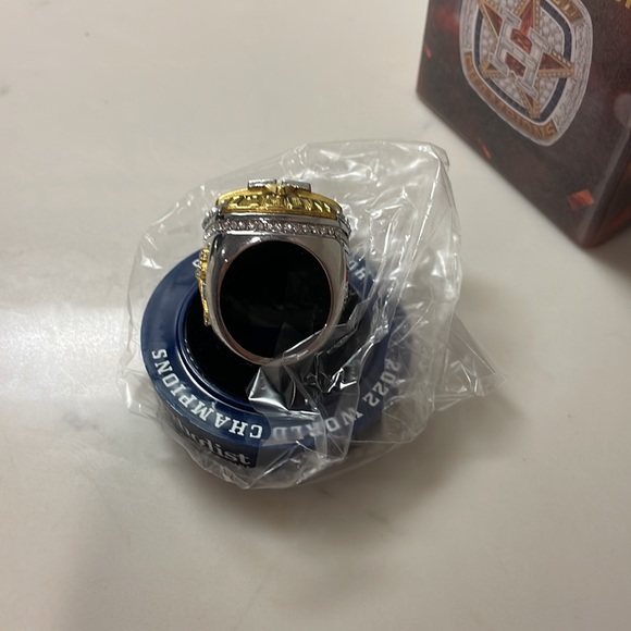 Houston Astros World Championship Ring 2022 - Picture 3 of 4